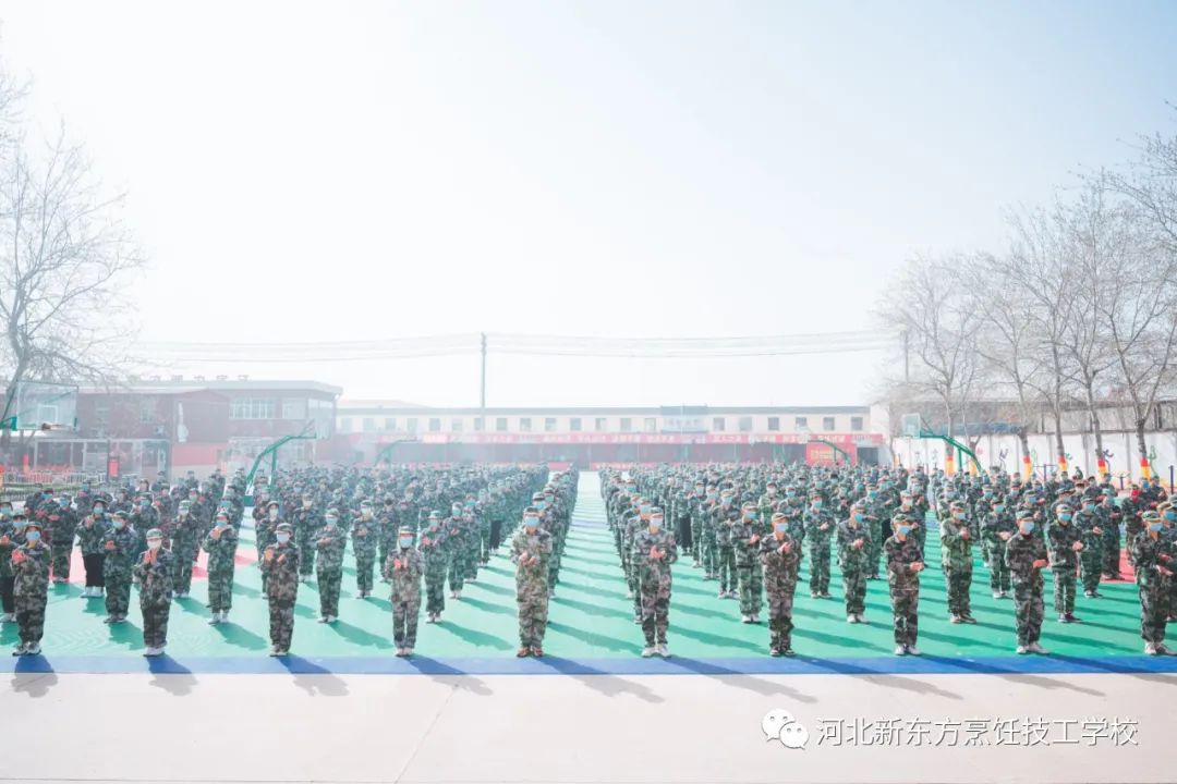 軍訓(xùn)開幕式丨鮮衣怒馬，沙場(chǎng)點(diǎn)兵，今日你們很颯