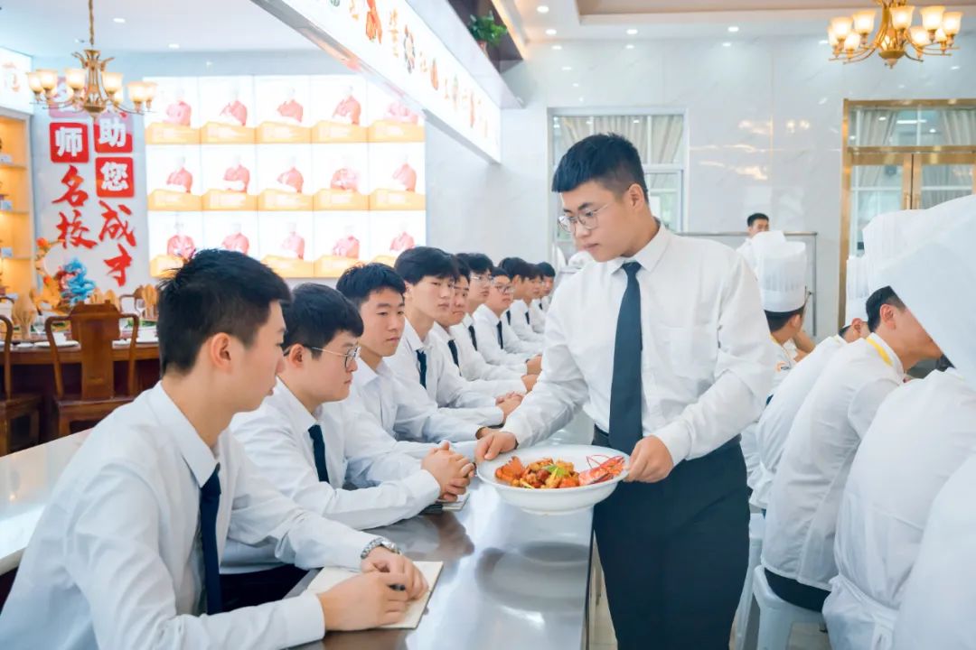 【進(jìn)校園】傾情傳授，用心烹飪，感受米其林帶來的魅力課堂！