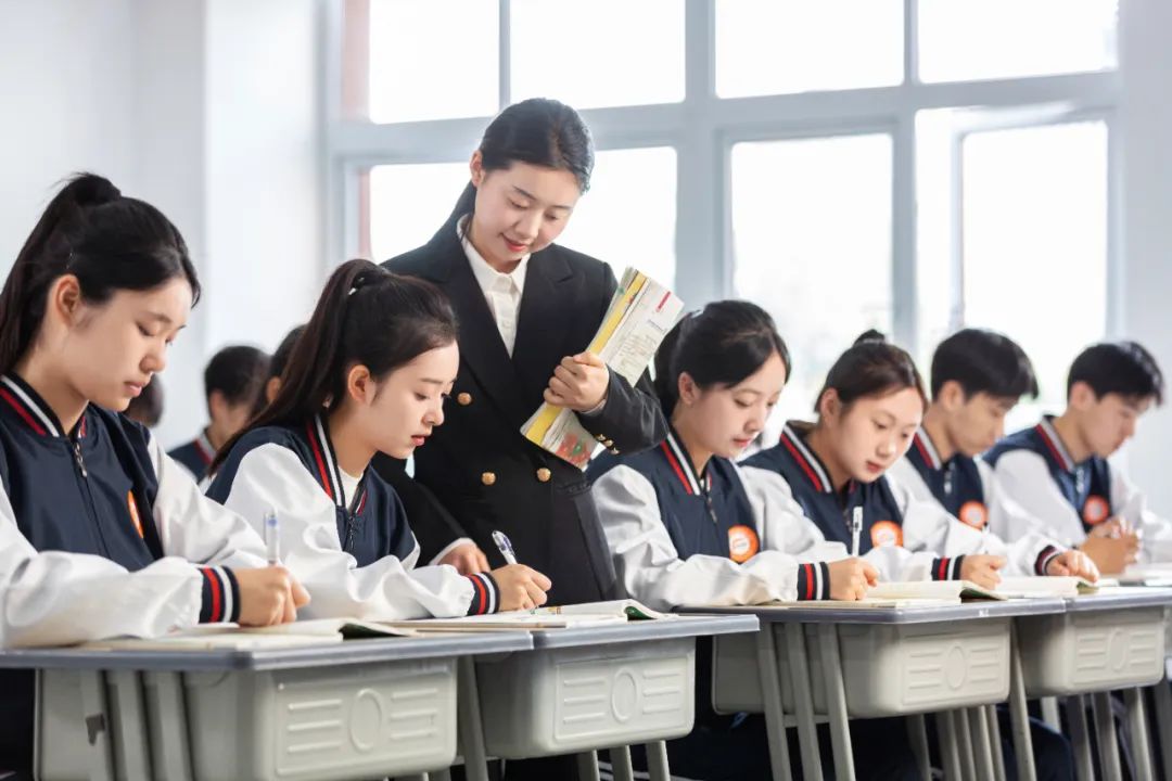 中高考后再報(bào)名？提前擇校，優(yōu)勢(shì)在我！