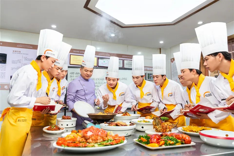 免費短視頻教程那么多，為什么偏偏要花錢學(xué)？