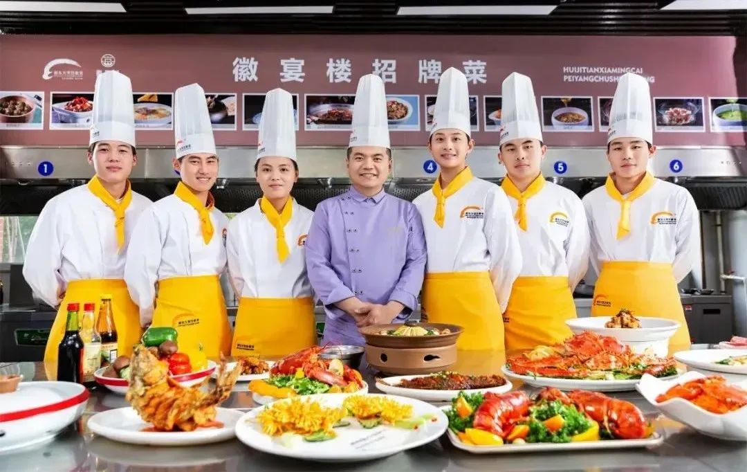 一所好學(xué)校的自述：真正的好學(xué)校，一定對(duì)得起學(xué)生，對(duì)得起家長(zhǎng)，同樣對(duì)得起社會(huì)！