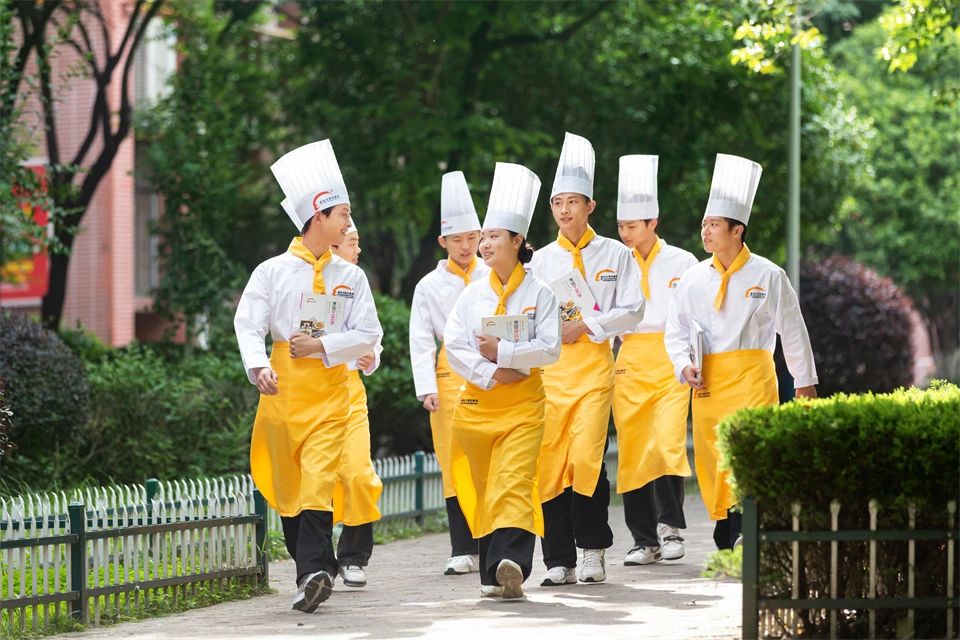 高考分?jǐn)?shù)低別迷茫，河北新東方烹飪技工學(xué)校助你技能成才，未來(lái)可期！