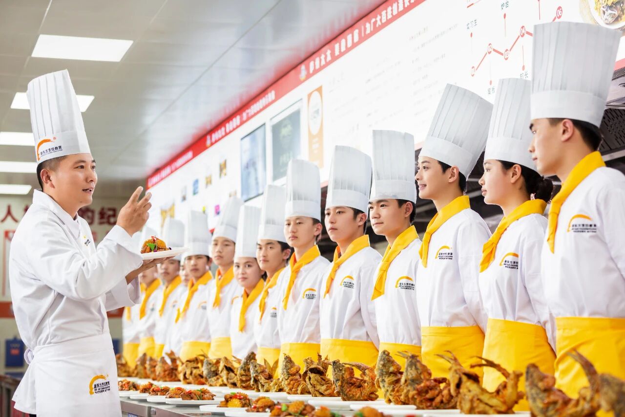 【學費調整通知】鎖定舊學費，鋪就未來坦途！河北新東方2026年春季招生學費即將上調！