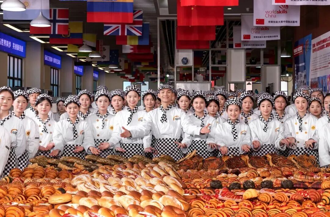 熱愛有成，樂在其中丨在河北新東方烹飪技工學校，做一名真正的“西點實力派”