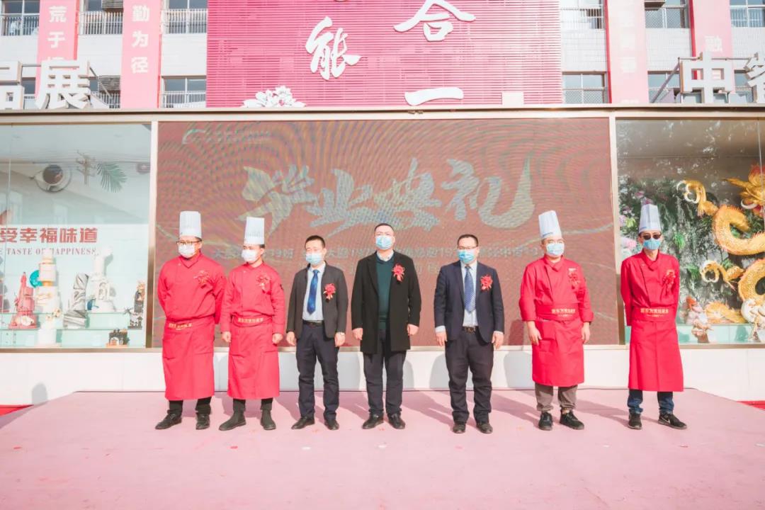 時(shí)光不老，青春不散，畢業(yè)只是與期待的未來(lái)相遇！