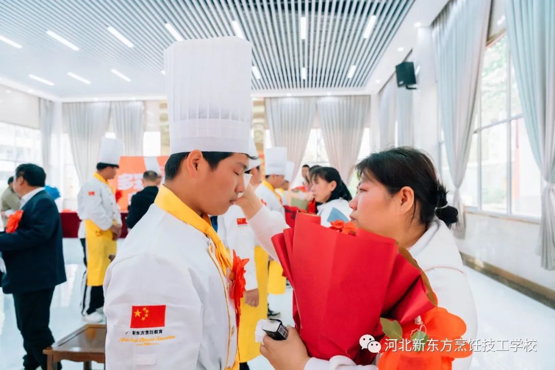 節(jié)日特輯丨母親節(jié)曬合照，帶著媽媽上學(xué)校頭條！